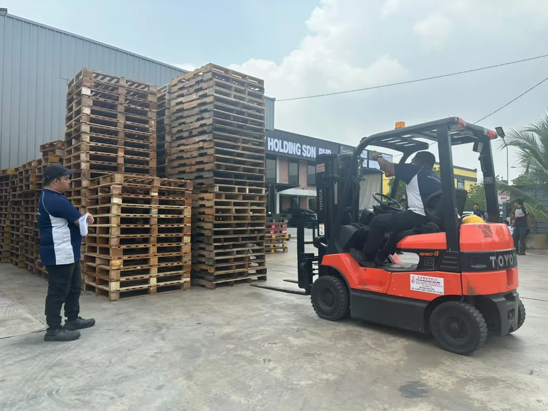 Advice Forklift Training for employee 1 Forklift adf39ab7 2878 40b6 adf5 2a1996a7d407.jpg